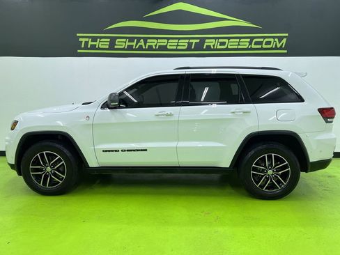 Used 2017 Jeep Grand Cherokee Trailhawk w/ Trailhawk Luxury Group AWD/4WD image 6