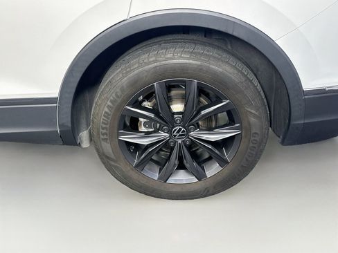 Used 2023 Volkswagen Tiguan SE FWD image 11