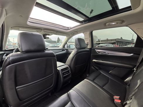 Used 2017 Cadillac XT5 Luxury image 18