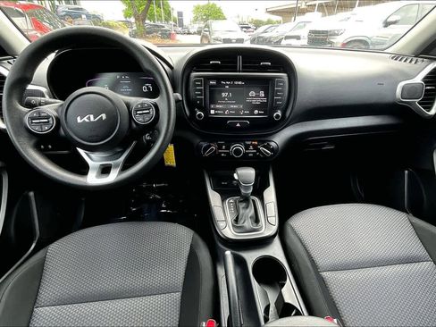 Used 2023 Kia Soul LX w/ LX Technology Package image 15