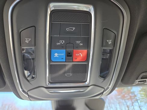Used 2022 Jeep Grand Cherokee Trailhawk AWD/4WD image 32