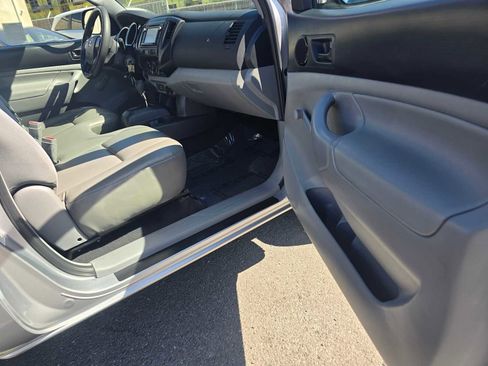 Used 2014 Toyota Tacoma 2WD Reg Cab I4 AT image 10