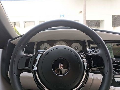 Used 2017 Rolls-Royce Ghost image 27