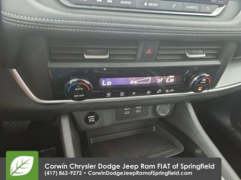 Used 2025 Nissan Rogue SV FWD image 25