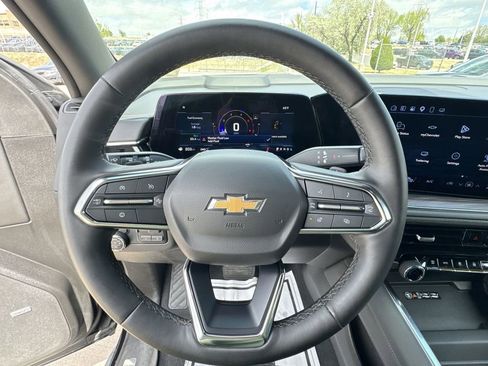Used 2025 Chevrolet Suburban LT w/ Comfort Package AWD/4WD image 15