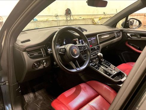 Certified 2023 Porsche Macan AWD/4WD image 4