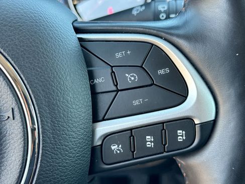 Used 2021 Jeep Compass Limited FWD image 30