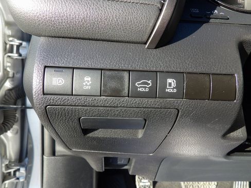 Used 2021 Toyota Camry SE image 12