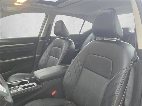 Used 2024 Nissan Altima 2.5 SR w/ SR Premium Package image 12