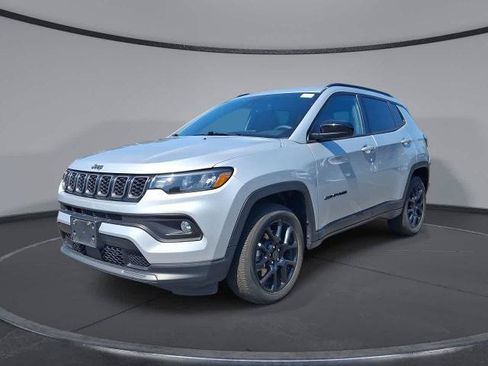 Used 2025 Jeep Compass Latitude w/ Convenience Group AWD/4WD image 1