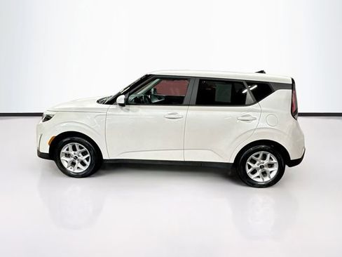 Used 2023 Kia Soul LX w/ LX Technology Package image 4