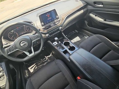 Used 2024 Nissan Altima 2.5 SV FWD image 22