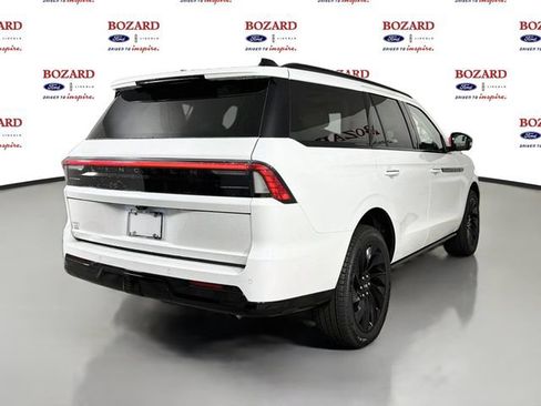 New 2027 Lincoln Navigator Reserve w/ Jet Appearance Package AWD/4WD image 7
