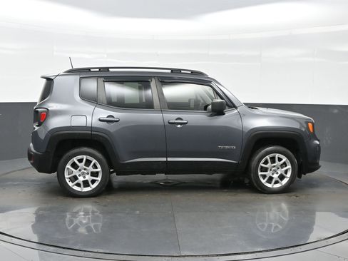 Used 2022 Jeep Renegade Latitude AWD/4WD image 7
