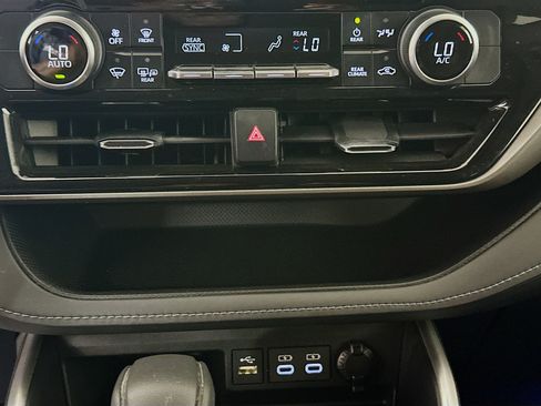Used 2023 Toyota Highlander L FWD image 23