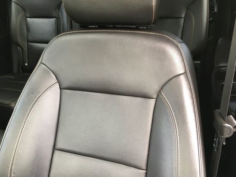 Used 2020 Chevrolet Traverse RS w/ LPO, Floor Liner Package AWD/4WD image 23