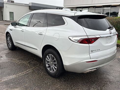 Used 2024 Buick Enclave Essence AWD/4WD image 5