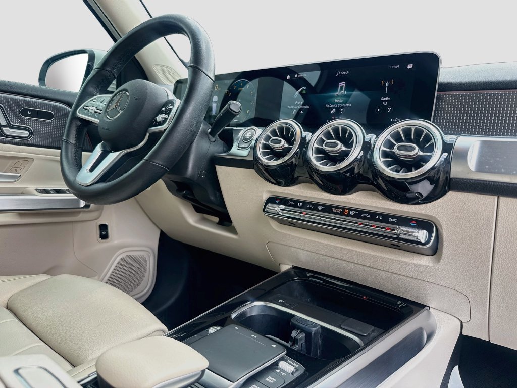 Used 2021 Mercedes-Benz GLB 250 4MATIC image 34