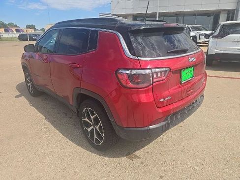 Used 2025 Jeep Compass Limited AWD/4WD image 3