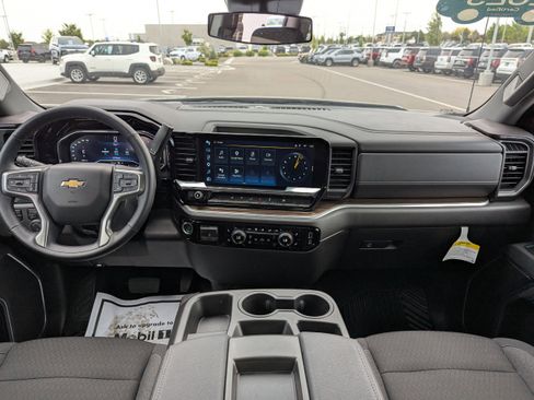 Certified 2025 Chevrolet Silverado 1500 LT AWD/4WD image 29