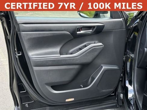 Used 2023 Toyota Highlander XLE AWD/4WD image 13