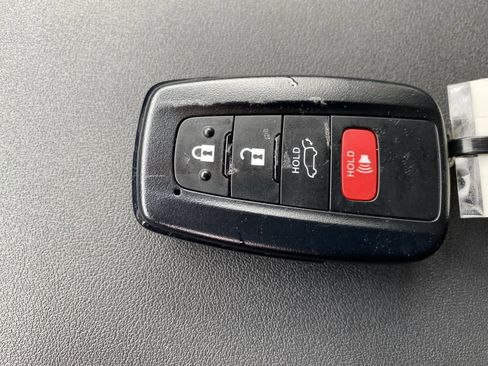 Used 2023 Toyota Highlander LE AWD/4WD image 31
