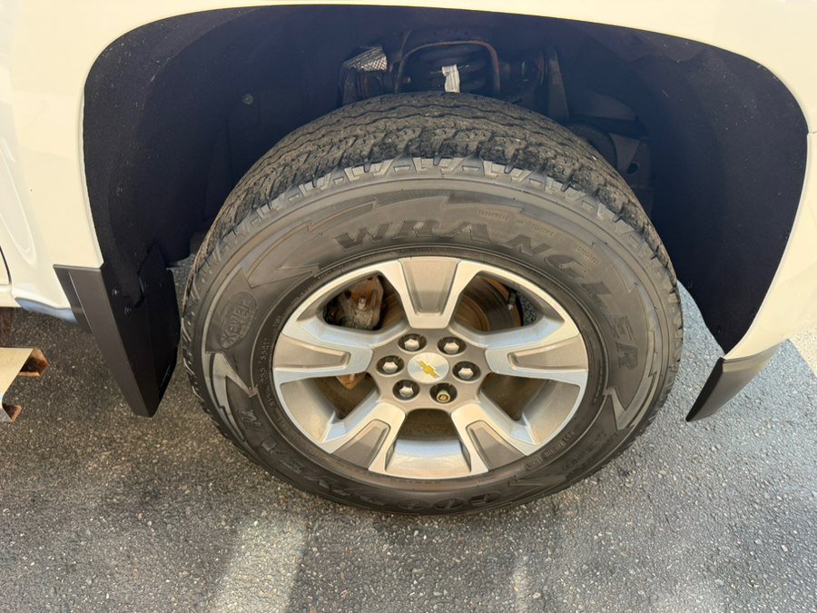 Used 2019 Chevrolet Colorado Z71 w/ LPO, Premium Interior Package AWD/4WD image 7