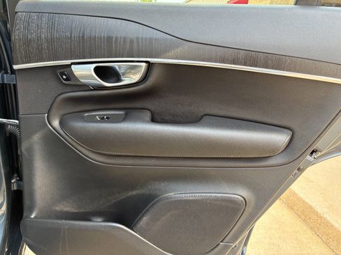 Used 2020 Volvo XC90 T6 Momentum image 17