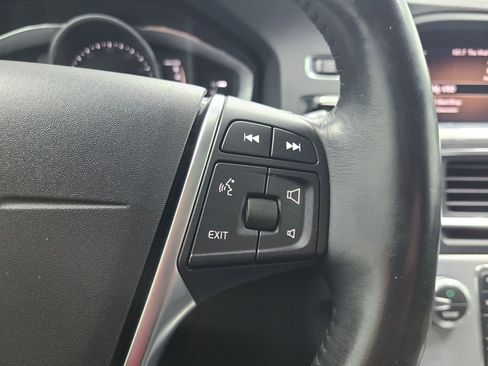 Used 2018 Volvo V60 T5 Cross Country w/ Convenience Package AWD/4WD image 32
