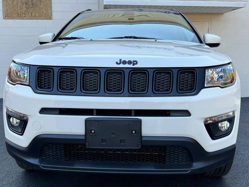 Used 2018 Jeep Compass Latitude AWD/4WD image 3