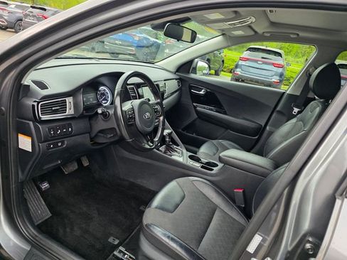 Used 2017 Kia Niro EX FWD image 15