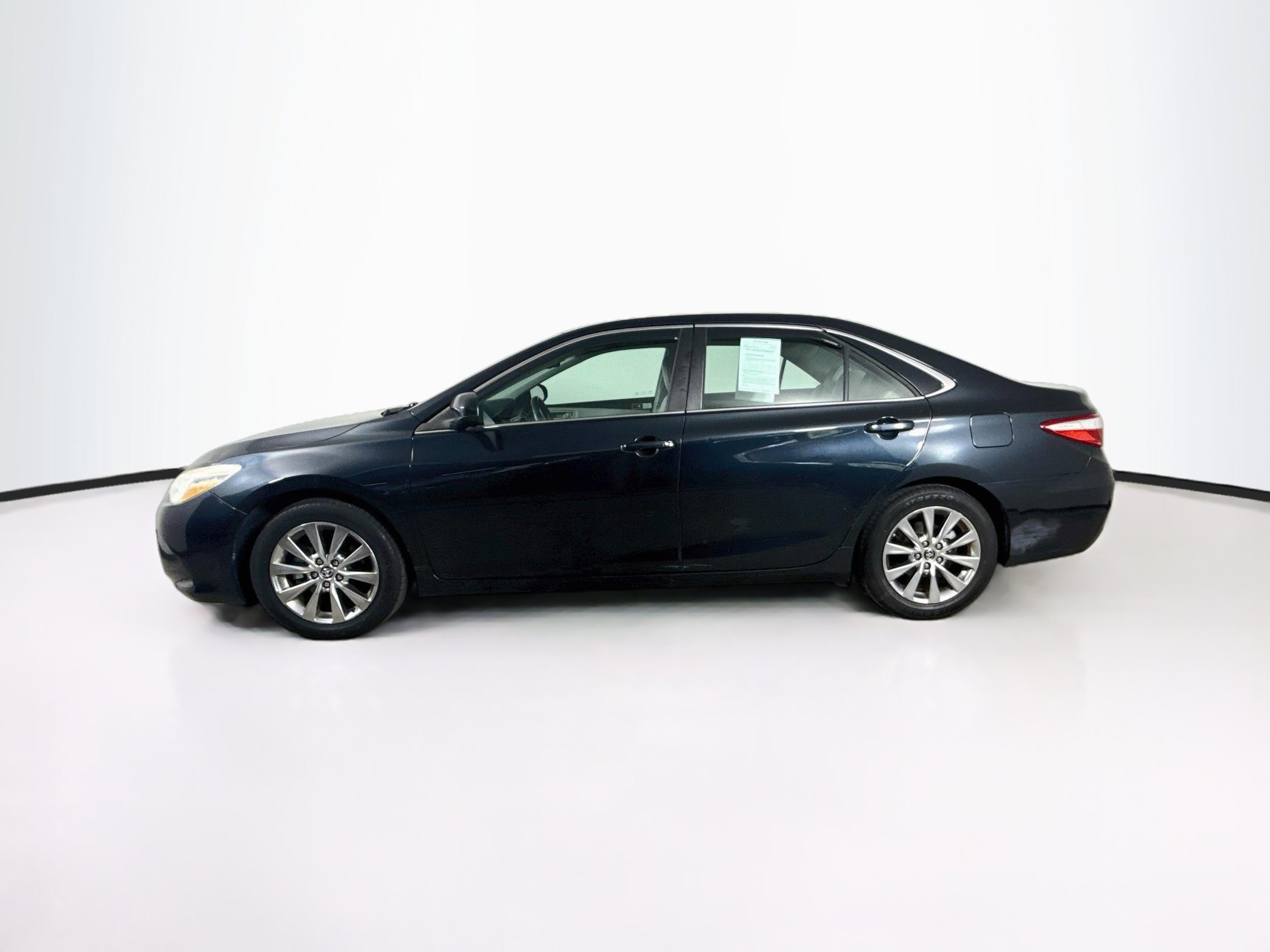 Used 2015 Toyota Camry XLE FWD image 7