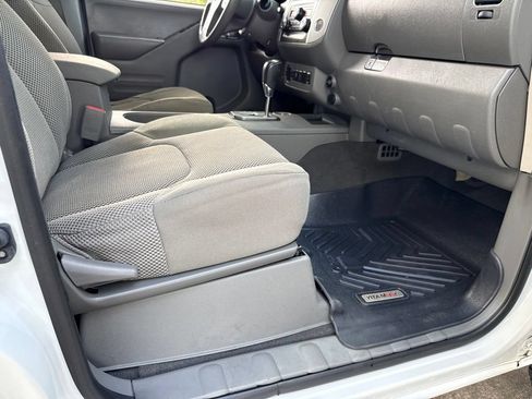 Used 2021 Nissan Frontier SV w/ Midnight Edition Floor Mats RWD image 22