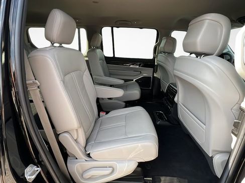 Used 2022 Jeep Wagoneer Series III w/ Convenience Group I AWD/4WD image 24