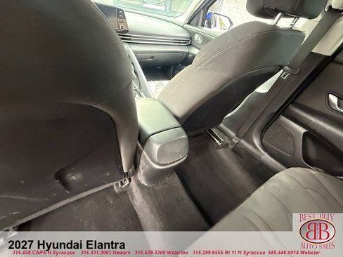 Used 2022 Hyundai Elantra SEL w/ Convenience Package FWD image 12