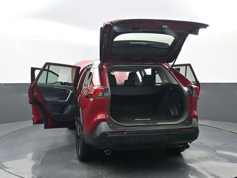 Used 2021 Toyota RAV4 LE FWD image 35