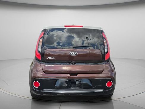 Used 2017 Kia Soul + FWD image 5
