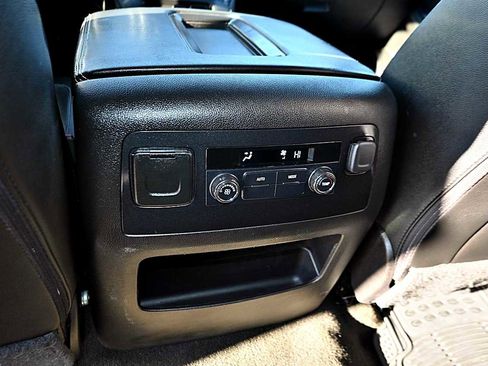 Used 2017 Chevrolet Suburban LT image 10