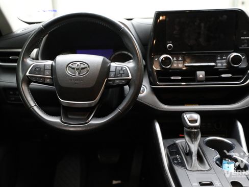 Used 2023 Toyota Highlander XLE FWD image 8