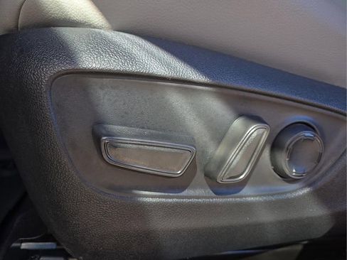 Used 2025 Toyota Sienna XLE image 24