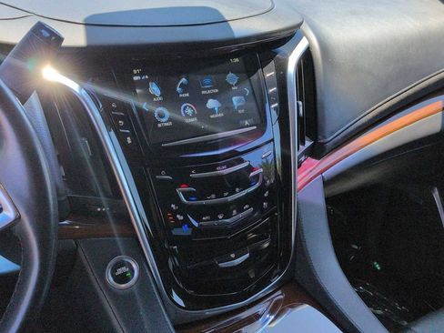 Used 2020 Cadillac Escalade Luxury RWD image 18