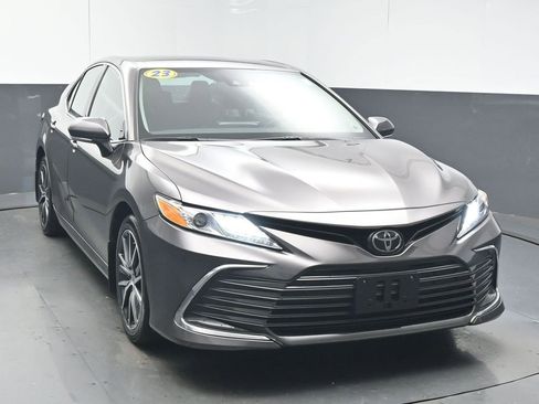Used 2023 Toyota Camry XLE image 2