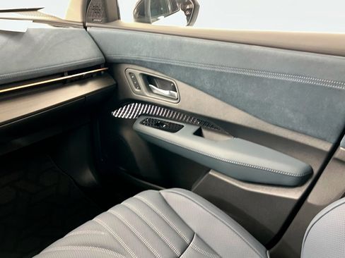 New 2025 Nissan Ariya Platinum image 10