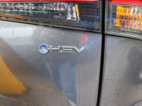 Used 2025 Toyota Highlander XLE AWD/4WD image 12