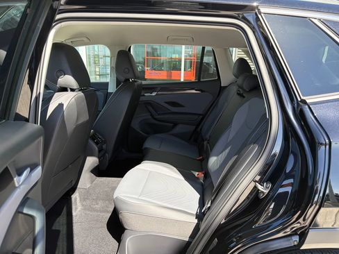 Certified 2025 Volkswagen Tiguan SE AWD/4WD image 14