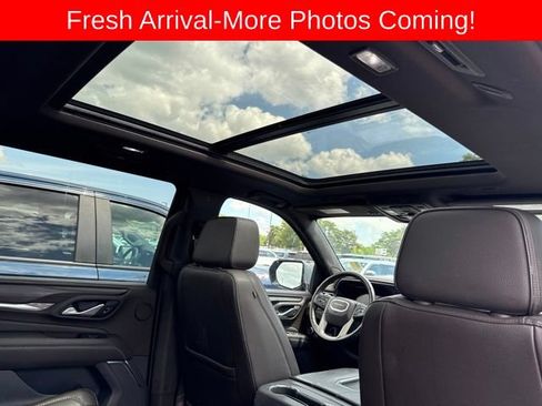 Used 2022 GMC Yukon XL Denali w/ Denali Premium Package AWD/4WD image 9