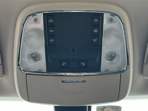 Used 2015 Chrysler 300 Limited RWD image 25