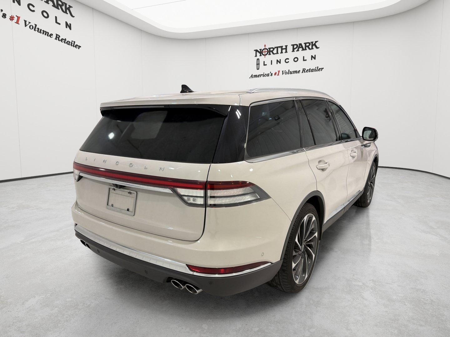 Used 2024 Lincoln Aviator Reserve w/ Equipment Group 201A RWD image 5