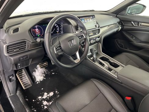 Used 2019 Honda Accord Sport image 2