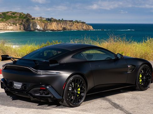 Used 2023 Aston Martin V8 Vantage Coupe RWD image 3